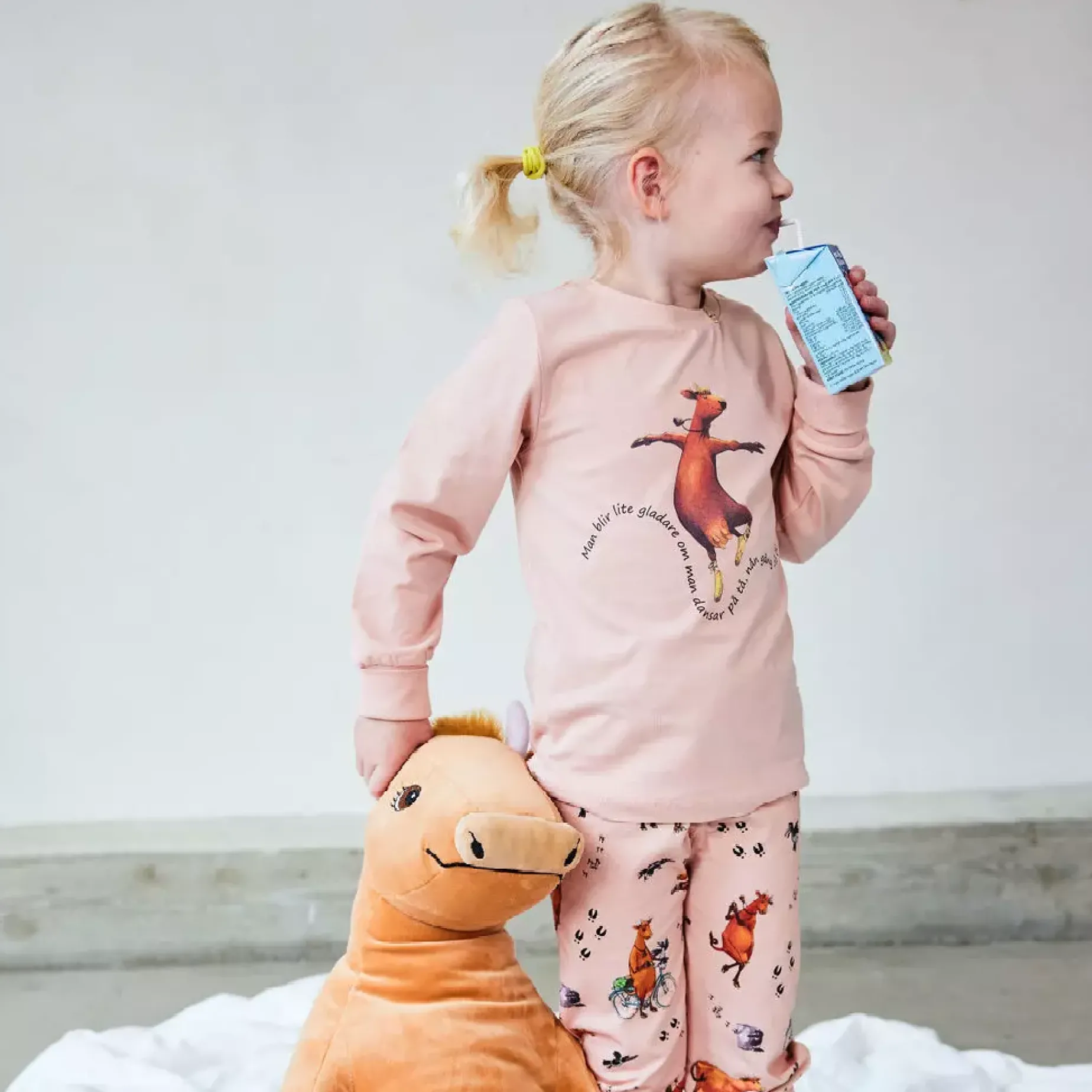 Pyjamas tvådelad Mamma Mu och Kråkan Rosa