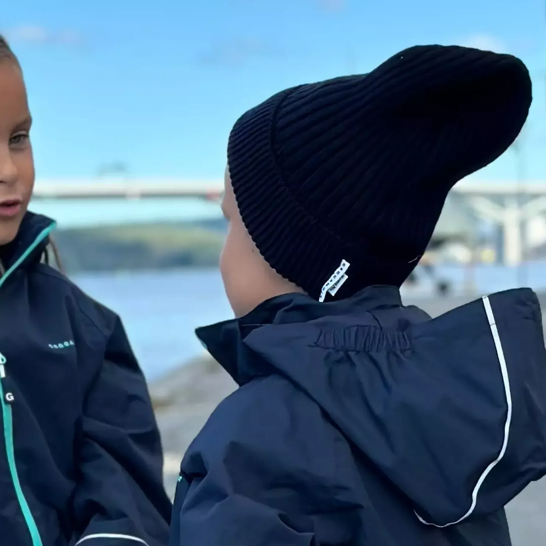 Stickad mössa Mamma Mu och Kråkan Blå